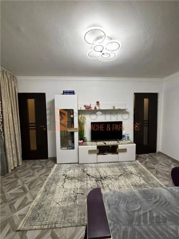 Apartament 2 camere cf 2 semidecomandat zona Micro 14 - Fotografie 4