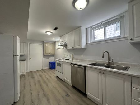 For Lease - 427 Adelaide Avenue, Oshawa, Ontario - Photo 4