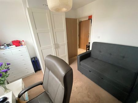 Victory Place, Addlestone, Surrey, KT15 - Photo 3