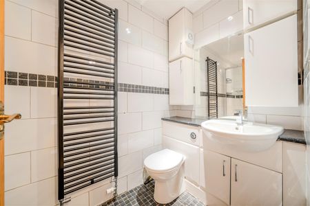 1 Bed Flat - Ground Floor - Photo 4