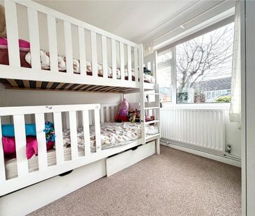 2 bed detached bungalow to rent in Grasmere Avenue, Hullbridge, SS5 - Photo 2