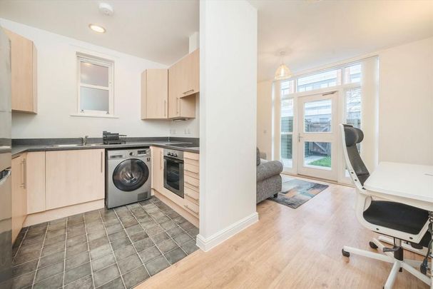 2 bedroom flat to rent - Photo 1