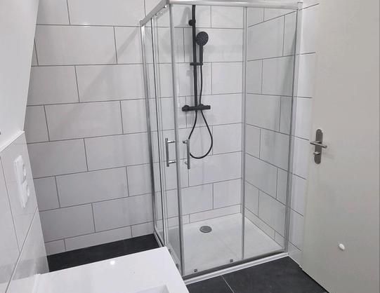Helles neu saniertes Dachstudio Loft ca. 85 qm 800.- Warm - Foto 1