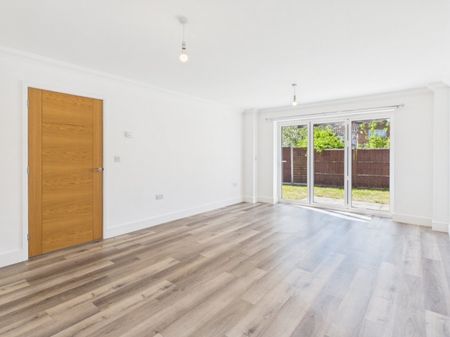 Lady Hatton Place, Stoke Poges,SL2 - Photo 2