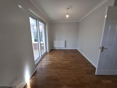 4 bedroom detached house to rent - Photo 2