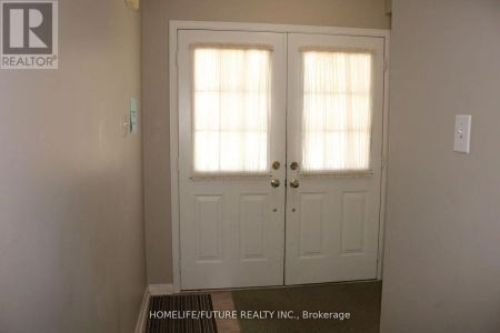 33 TARA CRESCENT - Photo 2