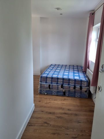 Studio Flat, Bellingham Road, SE6 - Photo 3