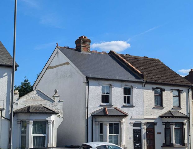 Hook Road Room 7 - Photo 1