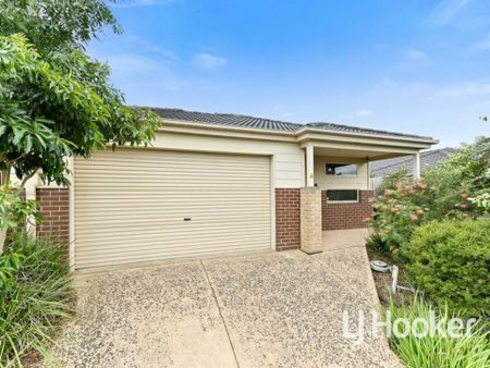 Pakenham Hills Three bedroom Home! - Photo 3