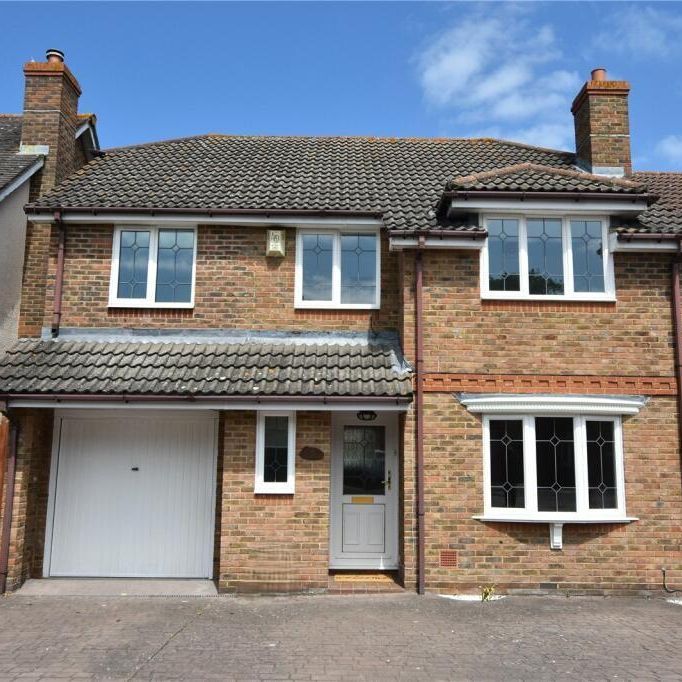 4 bedroom detached house to rent - Photo 2