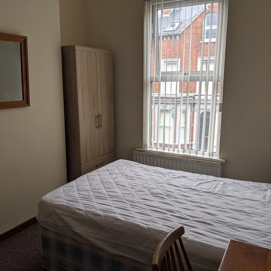 36 Fitzroy Avenue, Flat 2, Belfast, BT7 1HE - Photo 1