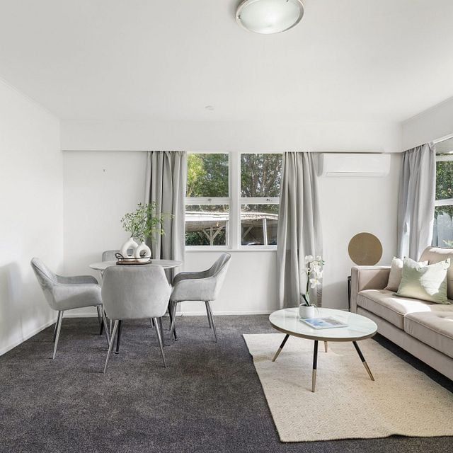 Charming 2BR Unit in Ellerslie w 2 carparks! - Photo 1