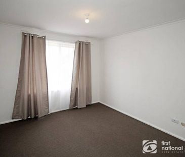 Freshly painted three bedroom home - Photo 4