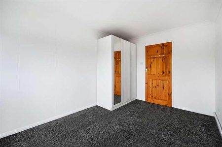 Polesden Gardens, Raynes, SW20 - Photo 4