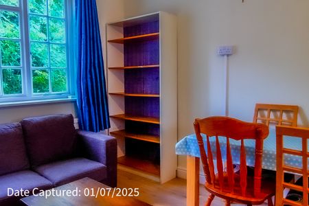 The Cottage, 1 Rawcliffe Lane - Photo 2