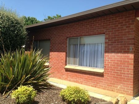 NEAT, TIDY & CENTRAL! - Photo 5