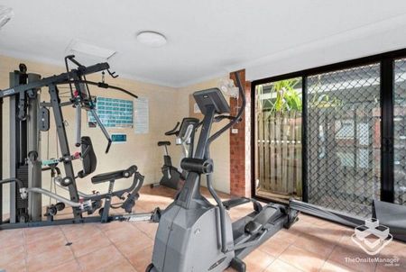 Spacious 3 bedroom house in great location - Photo 2