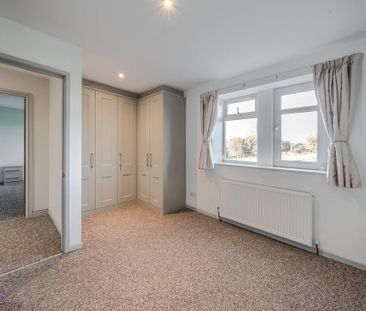 4 bedroom detached bungalow to rent - Photo 4