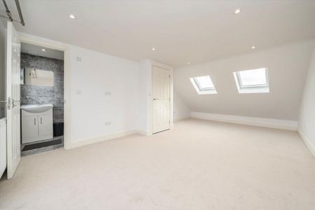 4 bedroom semi-detached house to rent - Photo 3