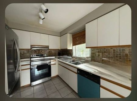 For Lease - 1575 Sir Monty's Drive, Mississauga, Ontario - Photo 4