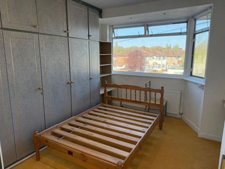 4 bedroom end of terrace house to rent - Photo 5