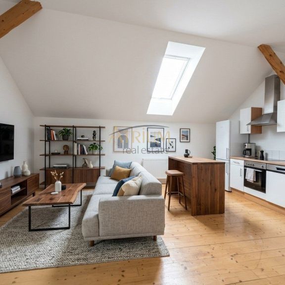 Helle drei Zimmer - Dachgeschosswohnung mit Charme & Weitblick in Wiener Neustadt. - Foto 1