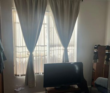 St Kilda East - Photo 6