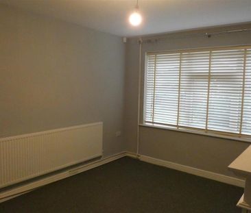 3 bedroom semi-detached bungalow to rent - Photo 5