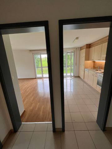 Spacious 4.5-room apartment for rent in a peaceful and green setting in Villaraboud - Photo 3