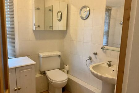 High Street - Photo 2