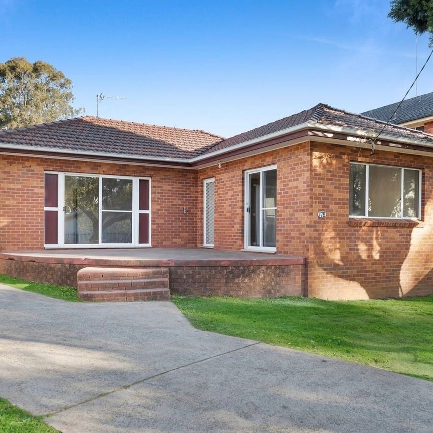 Spacious Four Bedroom Home - Photo 1