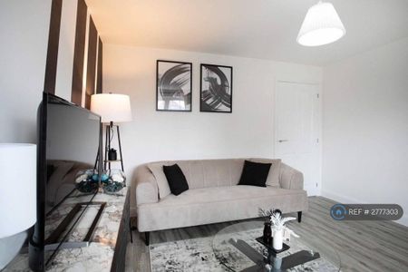 3 bedroom semi-detached house to rent - Photo 3