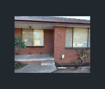 EASY WALK TO TRAIN STATION AND TOWN CENTRE. - Photo 6