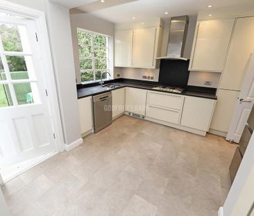 4 bedroom semi-detached house to rent - Photo 2