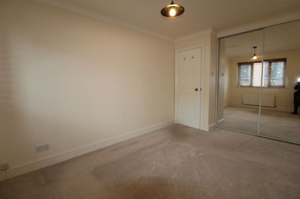 Great Heathmead, Stamford House Great Heathmead, RH16 - Photo 1