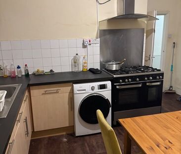 Room in a Shared Flat, Bristol, BS2 - Photo 3