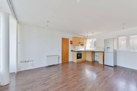 3 bedroom flat to rent - Photo 2