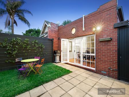 Attractive Edwardian Gem With Dual Street Frontage - Photo 2
