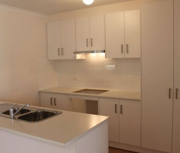 Modern 3 Bedroom Property in Paralowie - Photo 2