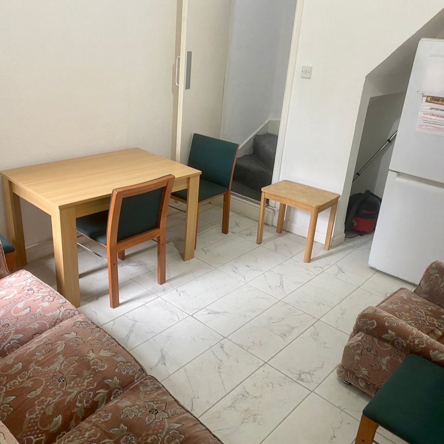 1 bedroom terraced to rent Room 2 Hubert Road, B29 - Photo 1