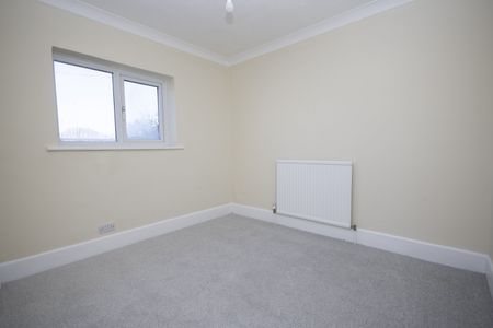 3 bed house to rent in Columbia Road, Bournemouth, BH10 - Photo 3