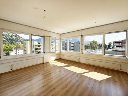 3.5 room apartment in the center of Lugano with partial lake view - Photo 5