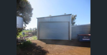 QUALITY LARGE RURAL HOMESTEAD WITH MODERN FIXTURES AND FITTINGS - Photo 2