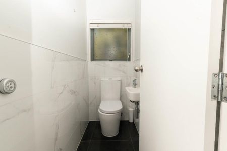 Bright, Calm & Pet-Friendly Home in Glendene - Photo 4