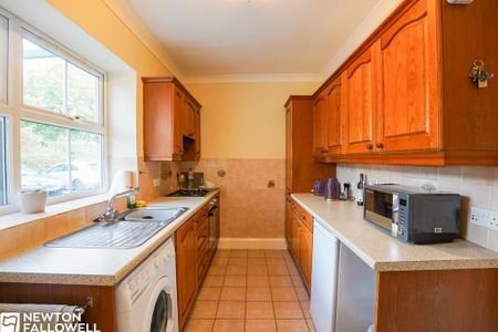 2 bedroom flat to rent - Photo 3