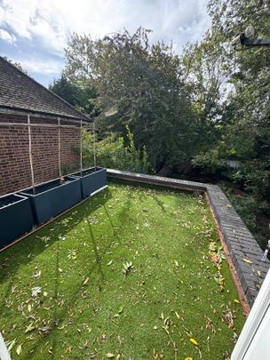 Studio Flat, Abercorn Road Annexe, NW7 - Photo 1