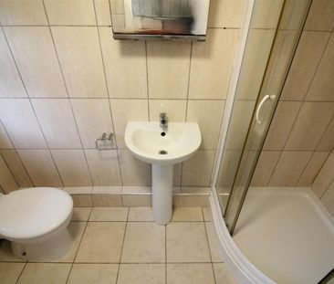 Chertsey Bridge Road, Chertsey - Photo 5