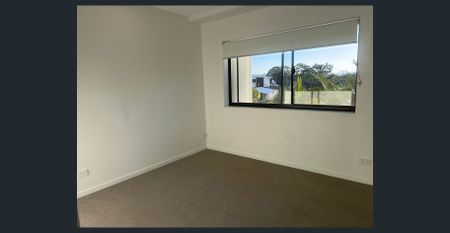 Ultimate Riverfront Living – Luxury Apartment with Uninterrupted Water Views - Photo 2