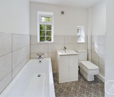 3 bedroom detached bungalow to rent - Photo 5