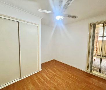 Large 4 Bedroom Family Home with Studio / 5th Bedroom - Photo 3